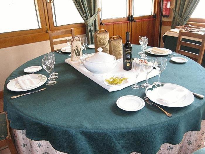 Hostal Lorentxo Olave Bagian luar foto